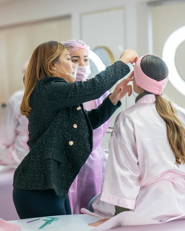 Adriana mapping a brow shape on a model
